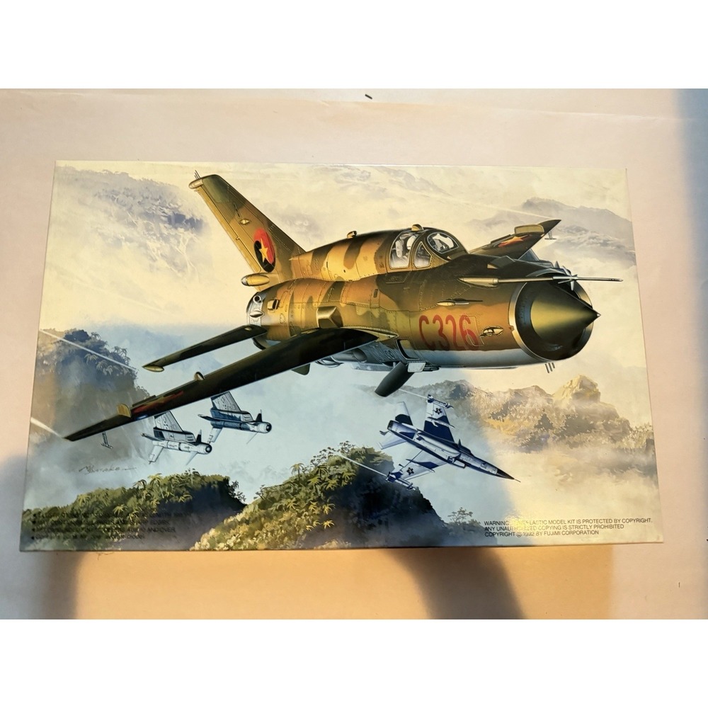 Fujimi 1/72 Mikoyan MiG-21MF African MiG Plastic Model Kit Vintage 1992